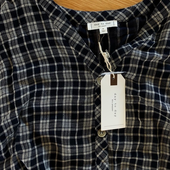 NWT Plaid Long Sleeve Hi-Lo Top - Picture 4 of 4